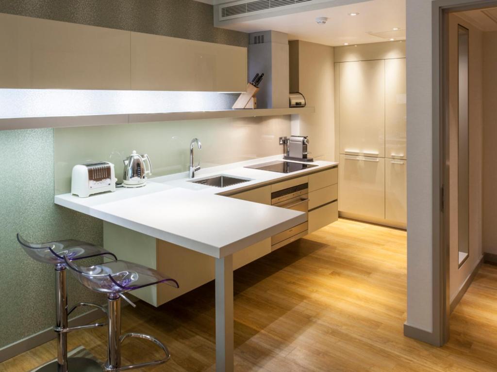 Aparthotel Cheval Three Quays At The Tower Of 5*